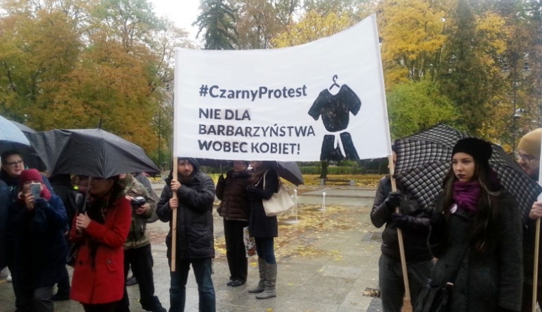 "Czarny protest" w Białymstoku, 24.10.2016, fot. Wojciech Szubzda