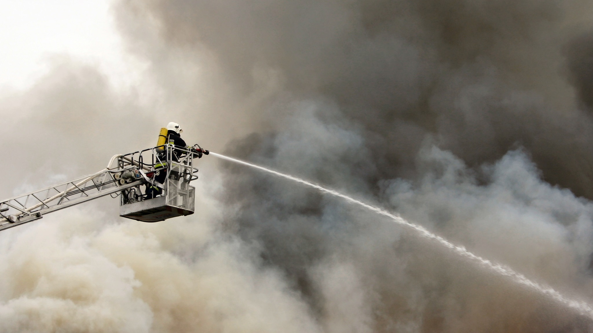 Pożarze chlewni koło Bielska Podlaskiego - spłonęło 1600 prosiaków