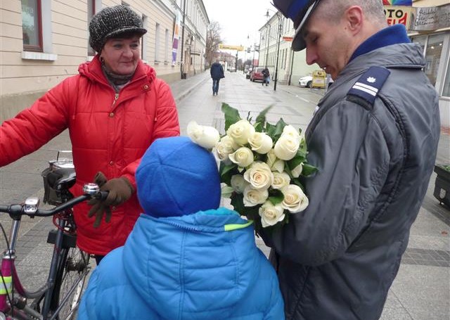 Happening kampanii "Biała wstążka" w Suwałkach, 2015.11.30, foto R.Siepka