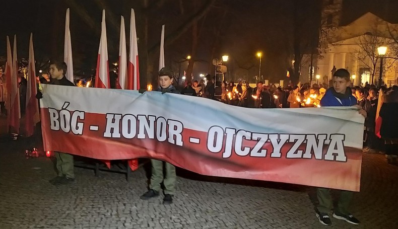 Ulicami Suwałk przeszedł Młodzieżowy Marsz Niepodległości, fot. Iza Kosakowska
