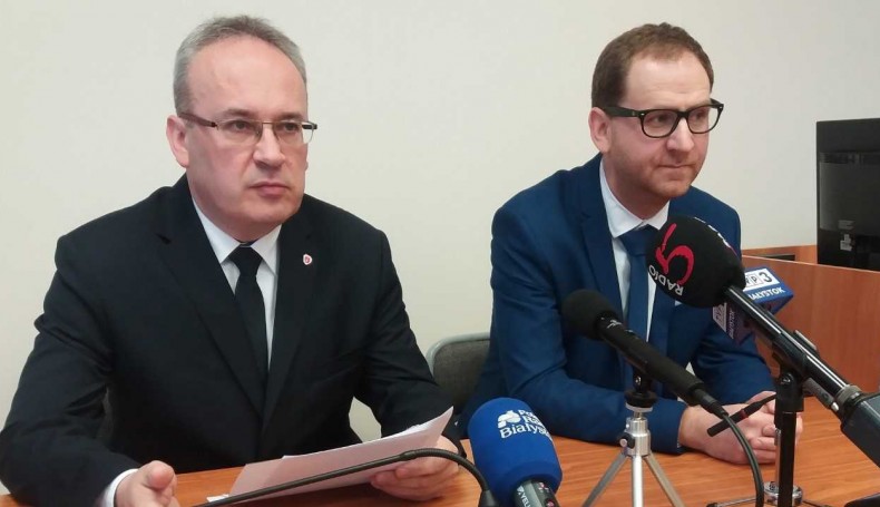 Burmistrz Mirosław Karolczuk i radca prawny Sebastian Piekarski, fot. Marcin Kapuściński