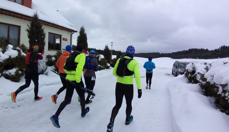 Miłośnicy biegania wzięli udział w tegorocznej edycji biegu "Biegun Zimna", fot. Iza Kosakowska