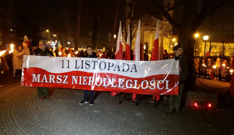 Ulicami Suwałk przeszedł Młodzieżowy Marsz Niepodległości, fot. Iza Kosakowska (Archiwum)
