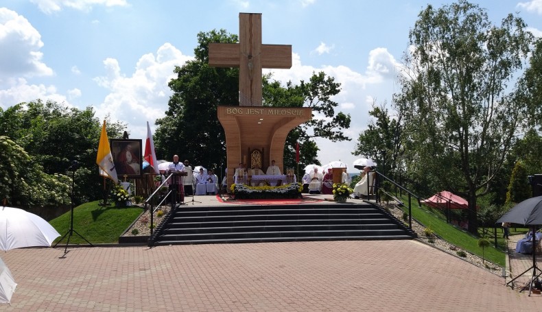 Wierni z diecezji drohiczyńskiej wspominają wizytę Jana Pawła II w Drohiczynie - Fot. Wojciech Szubzda