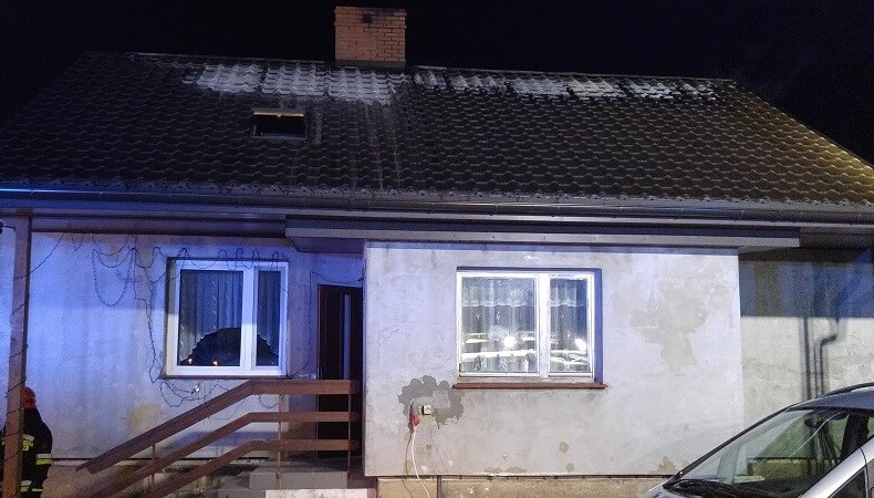 Pożar domu we wsi Jemieliste koło Suwałk, źródło: KM PSP w Suwałkach