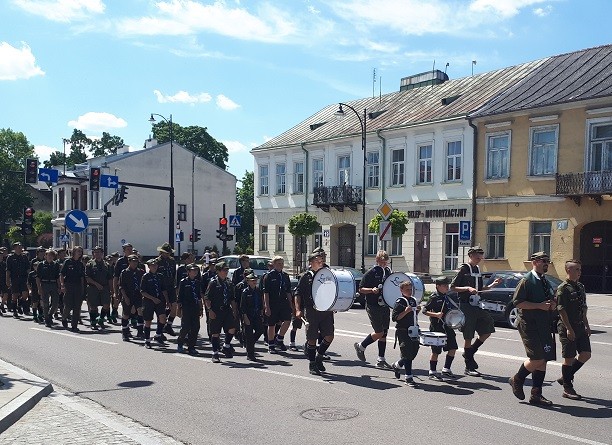 Mimo zakazu wydanego przez miejskich urzędników, harcerze przeszli przez miasto, fot. Tomasz Kubaszewski