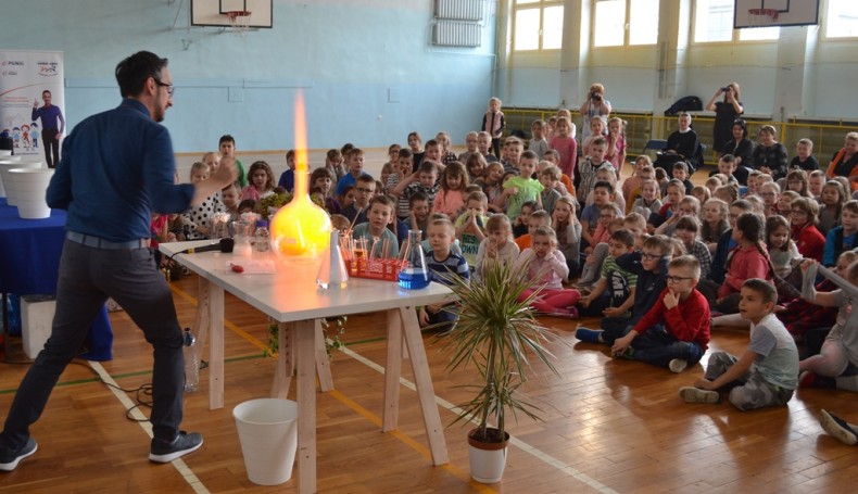 Dziennikarz telewizyjny tłumaczył dzieciom, jak dbać o czystość powietrza, fot. Marcin Kapuściński
