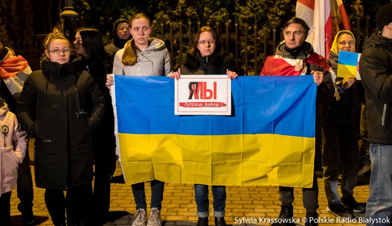 "Solidarni z Ukrainą" - pikieta przed Konsulatem Republiki Białorusi w Białymstoku, fot. Sylwia Krassowska