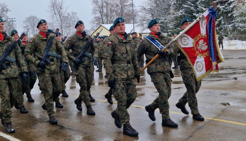 Żołnierze dobrowolnej zasadniczej służby wojskowej złożyli przysięgę w Suwałkach, 10.12.2022, fot. Areta Topornicka
