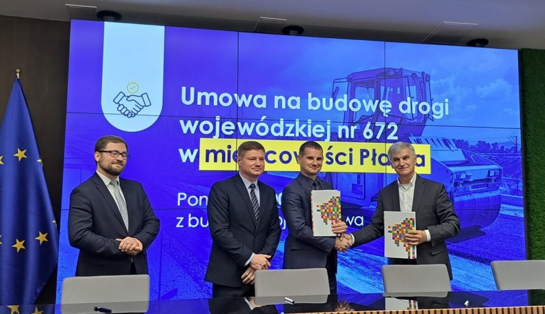 Umowa na przebudowę drogi w gminie Płaska, 28.10.2024, fot. Renata Reda