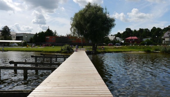 Pomost przy plaży Bielnik nad jeziorem Necko, fot. Iza Kosakowska