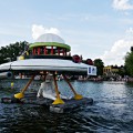 Mistrzostwa Polski w Pływaniu na Byle Czym, nagroda za najciekawsze rozwiązanie techniczne - statek ufo "Advena", foto: Monika Kalicka