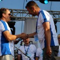 Prezes Polskiego Radia Białystok Władysław Prochowicz i Grzegorz Turkiewicz - kapitan "Monster Frog", Augustów, 4.08.2013, fot. Joanna Żemojda