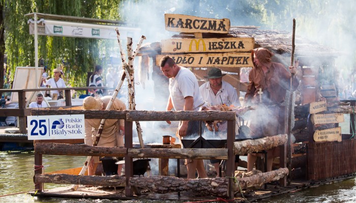 "Karczma u Mieszka", Pływanie na Byle Czym 2016, fot. Joanna Żemojda