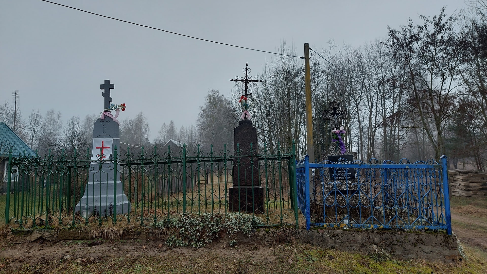 Krzyże w miejscowości Ciełuszki k. Zabłudowia, fot. Anna Petrovska