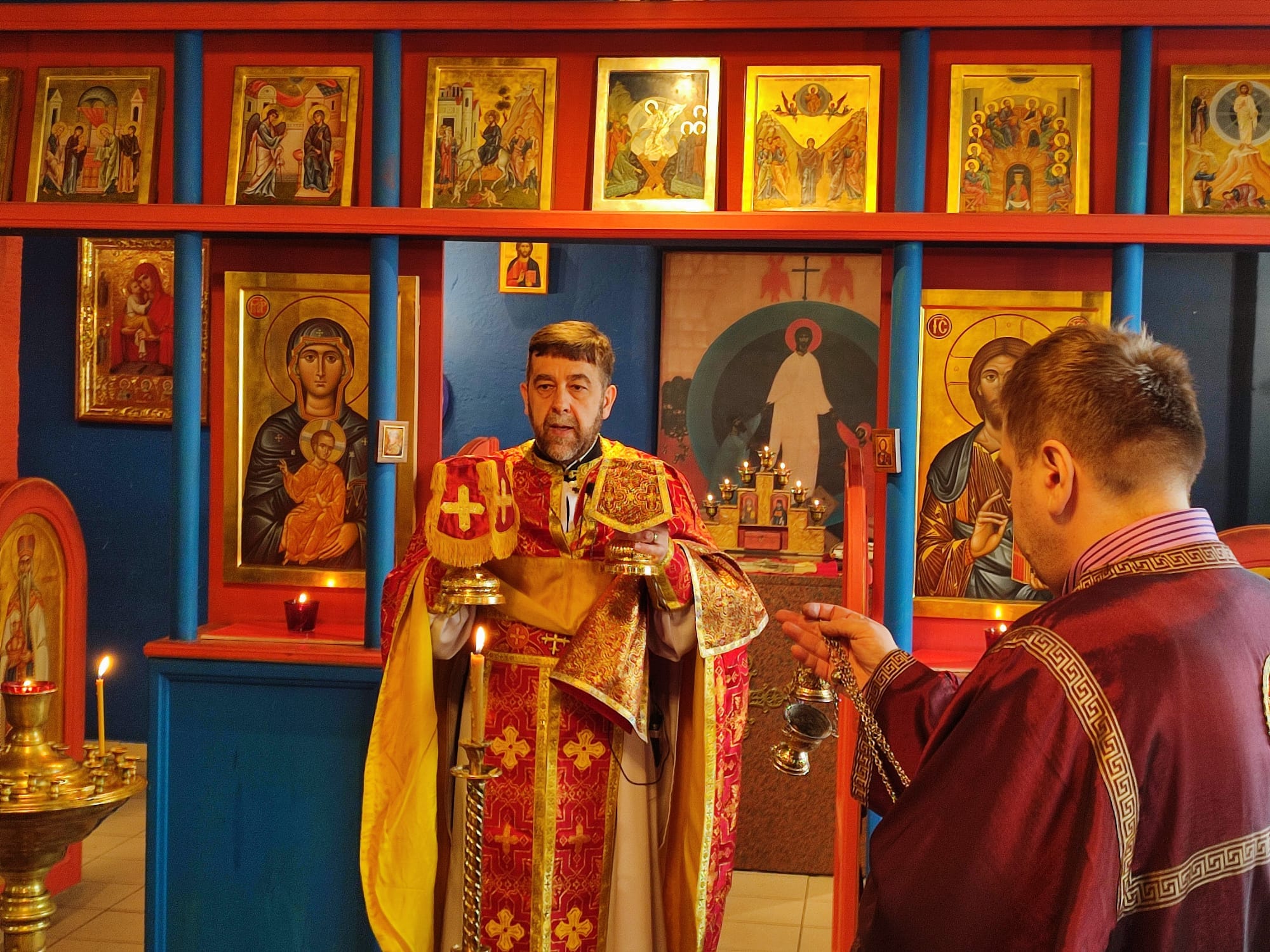 Pierwsza białoruska liturgia w Kaplicy św. Grzegorza Peradze w Warszawie celebrowana przez ks. Andrzeja Kuźmę, foto z profilu Kaplicy św. Grzegorza Peradze na Facebooku