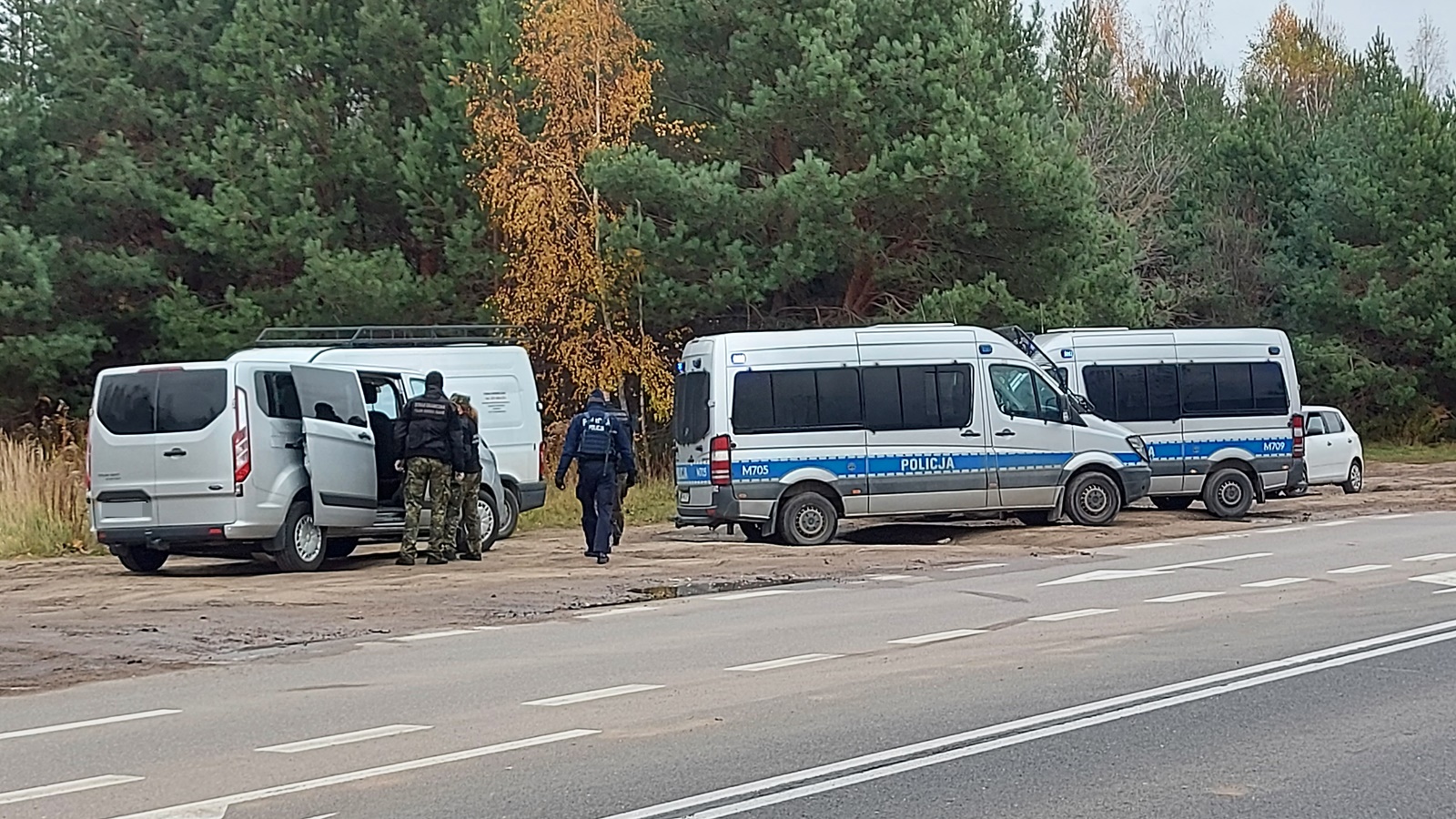 Zatrzymanie nielegalnych migrantów po policyjnym pościgu na ul. 42 Pułku Piechoty w Białymstoku, fot. Grzegorz Pilat
