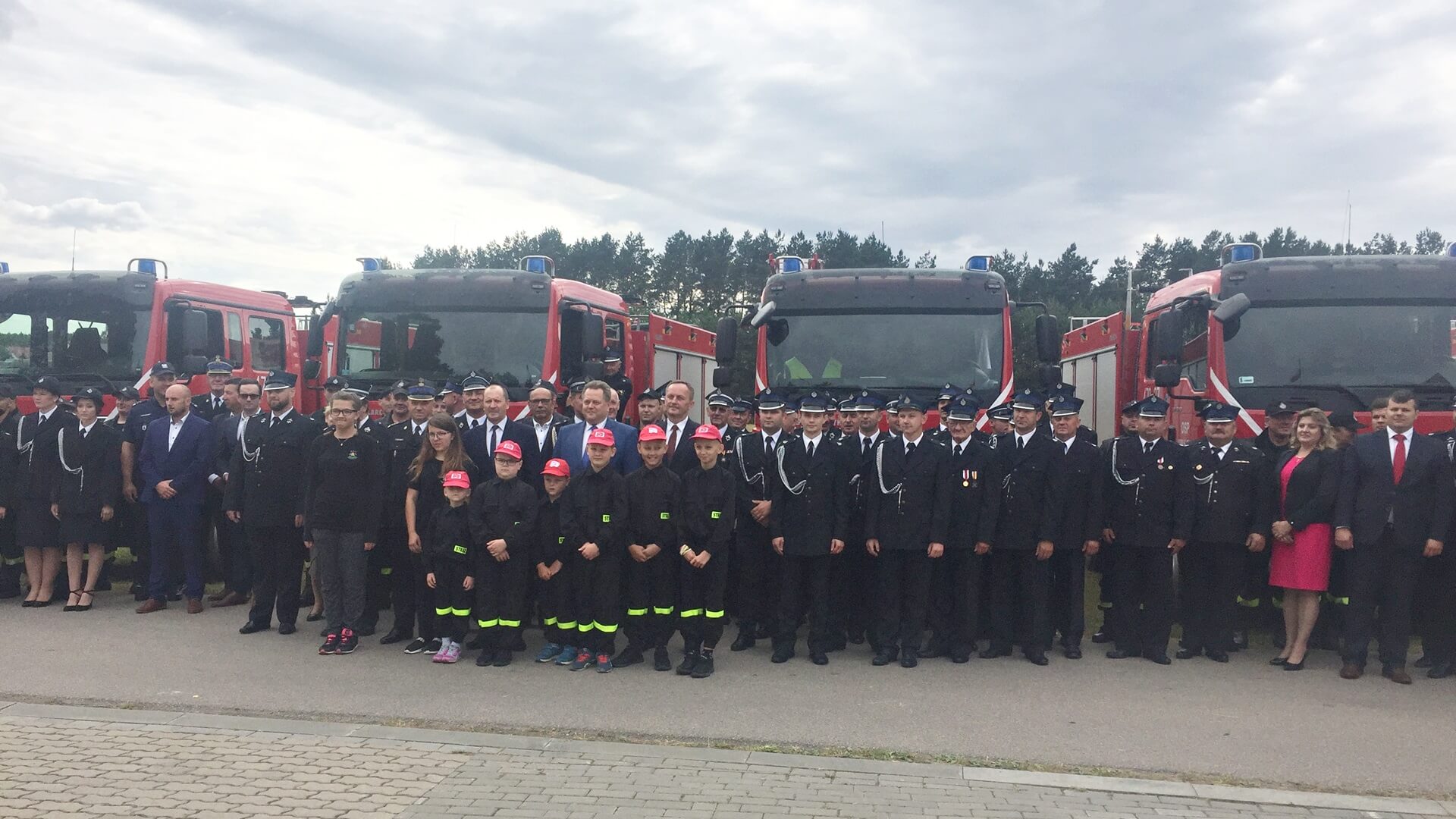 Strażacy ochotnicy z powiatu siemiatyckiego dostali 5 nowych wozów ratowniczo-gaśniczych, fot. Marcin Mazewski