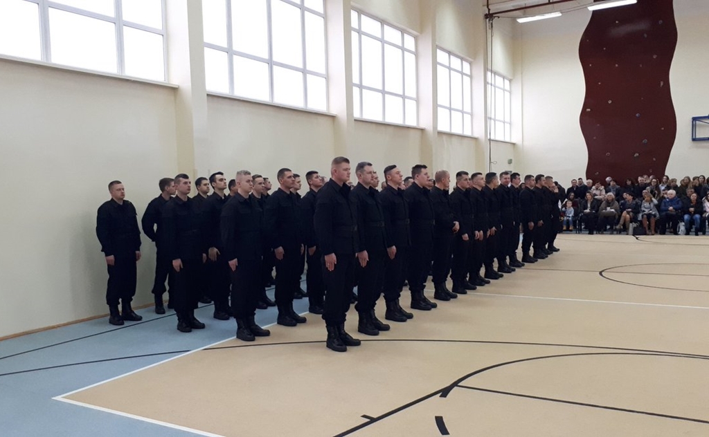 Blisko 60 nowych policjantów będzie służyć w Podlaskiem, fot. Wojciech Szubzda