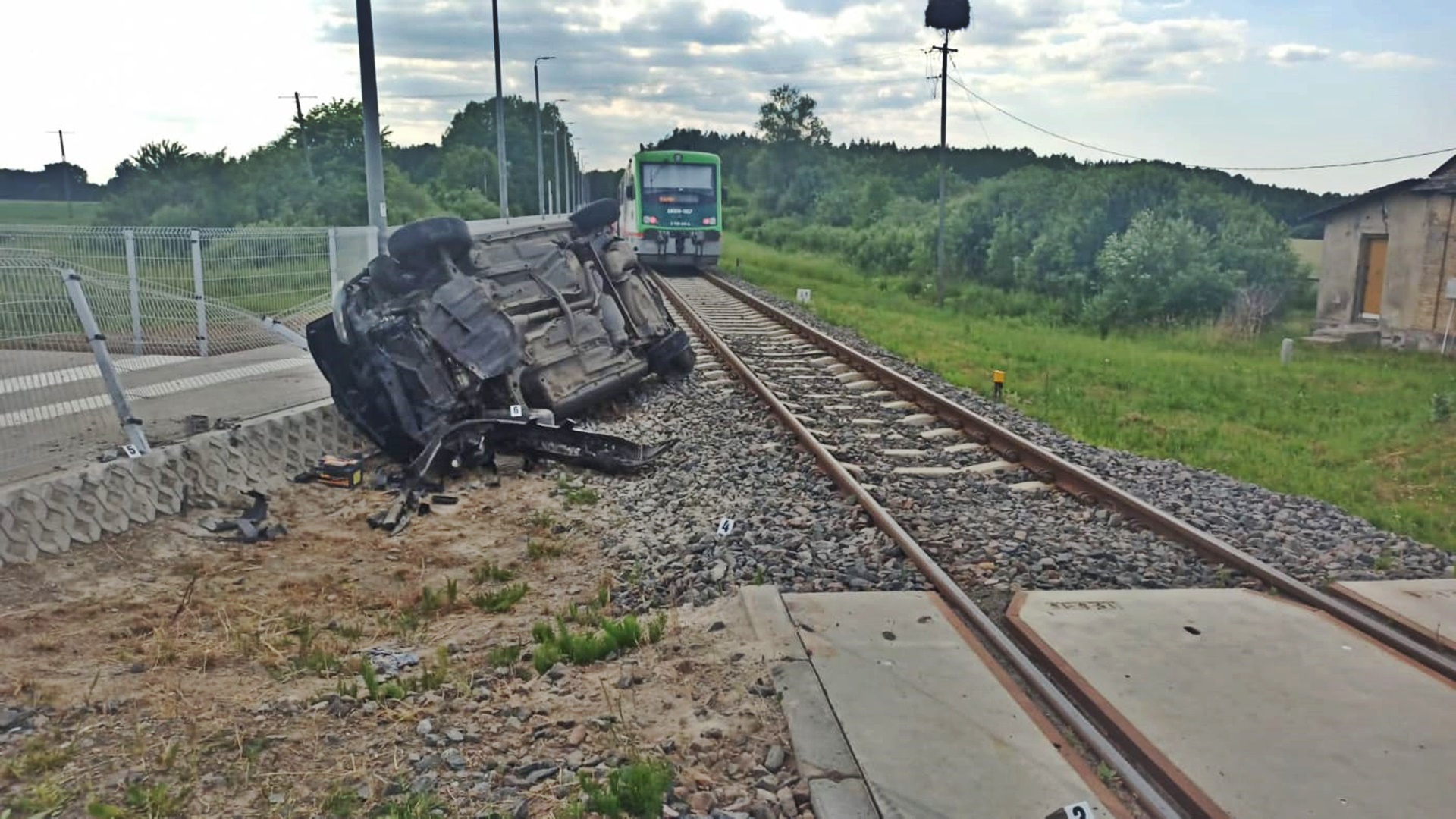 Wypadek na przejeździe kolejowym w Orlance, fot. KPP w Bielsku Podlaskim
