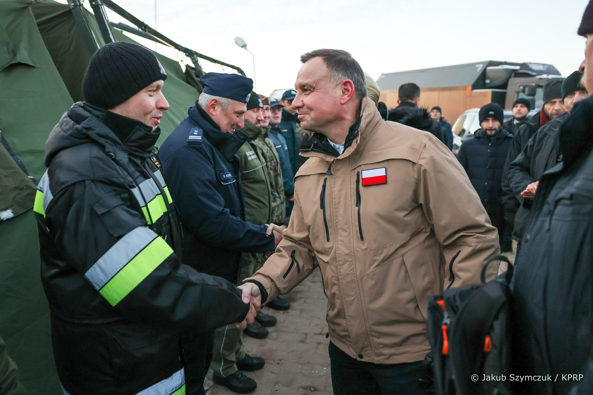 Prezydent Andrzej Duda spotkał się z funkcjonariuszami broniącymi granicy, fot. Jakub Szymczuk/KPRP