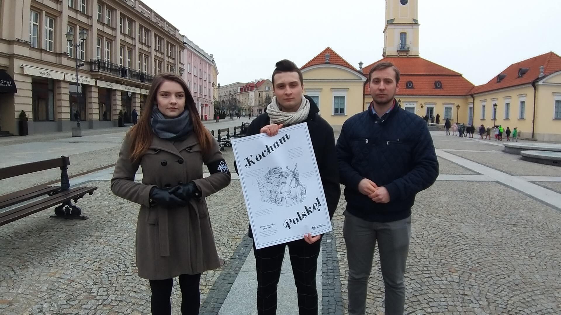 Młodzież Wszechpolska zwraca uwagę na miłość do ojczyzny - akcja "Kocham Polskę"
