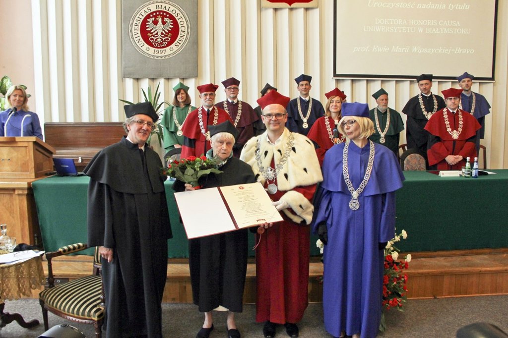Profesor Ewa Wipszycka-Bravo odebrała tytuł doktora honoris causa Uniwersytetu w Białymstoku, źródło: UwB