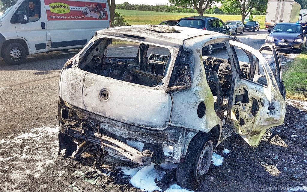 Pożar samochodu w okolicy Marianowa, fot. Paweł Wądołowski