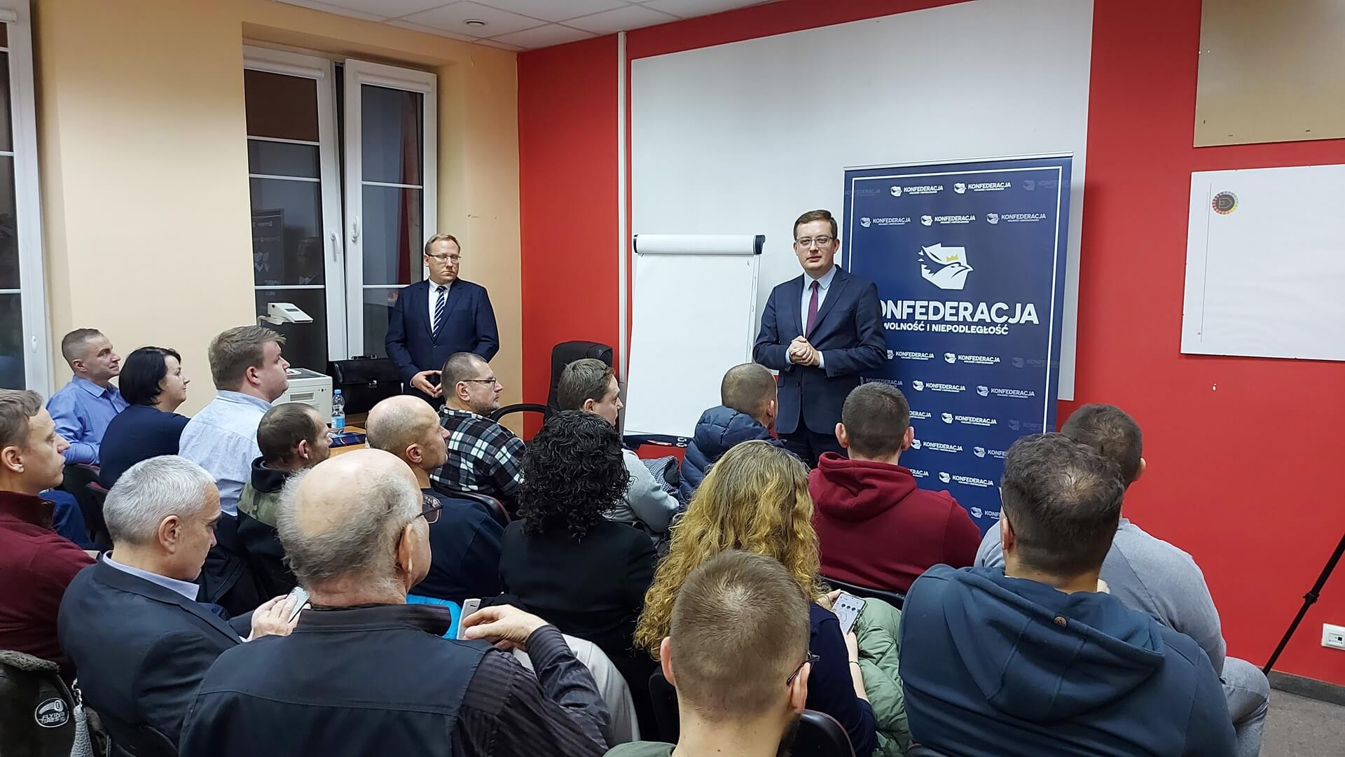Spotkanie z posłem Robertem Winnickim w Białymstoku, fot. Grzegorz Pilat
