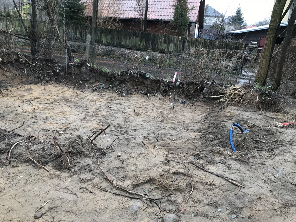 Na placu budowy w Siemiatyczach odkryto ludzkie szczątki, fot. ks. Marcin Gołębiewski