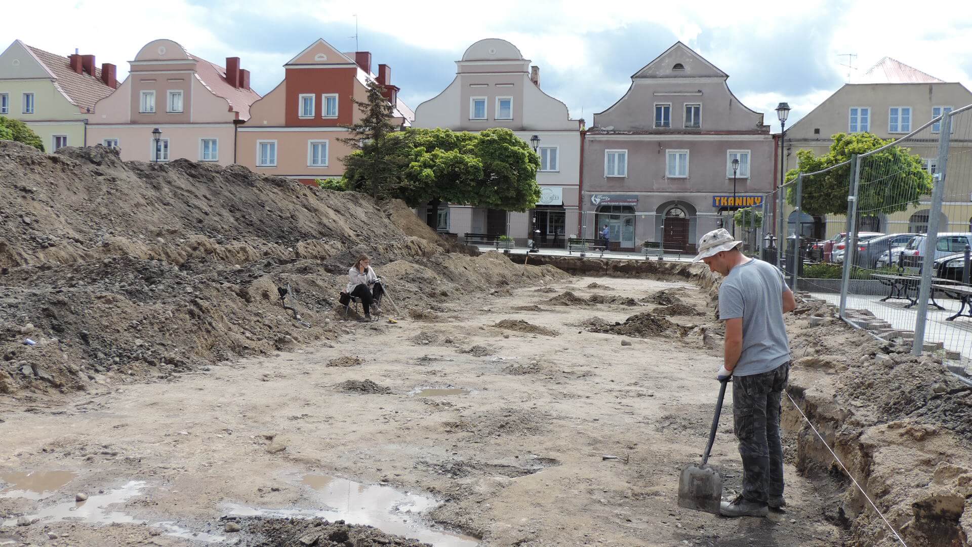 Prace archeologiczne na Starym Rynku w Łomży, fot. Adam Dąbrowski