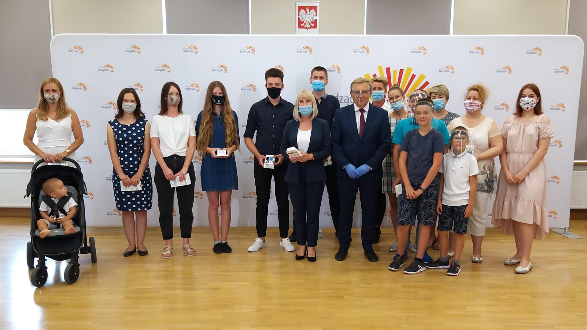 Rozstrzygnięto konkurs "12 smartfonów na 12 lipca” - mieszkańcy Białegostoku odebrali nagrody, fot. Grzegorz Pilat
