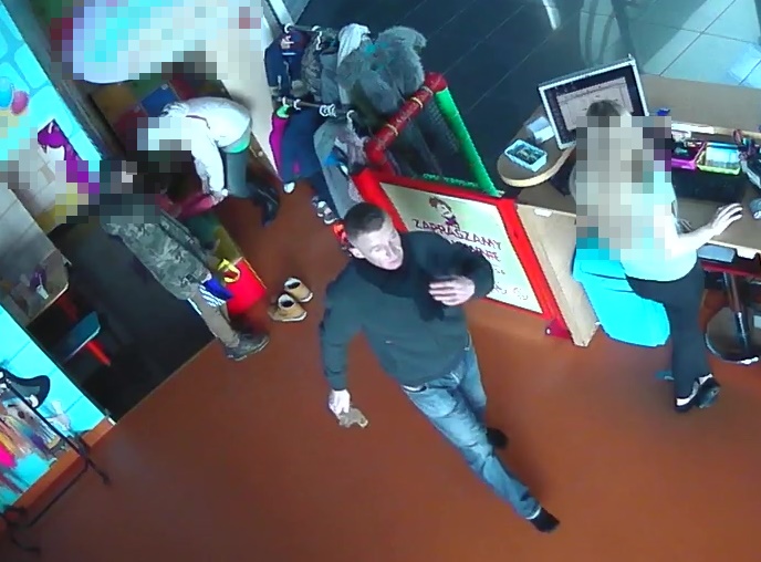 Suwalscy policjanci zatrzymali mężczyznę, który ukradł 5 tys. zł