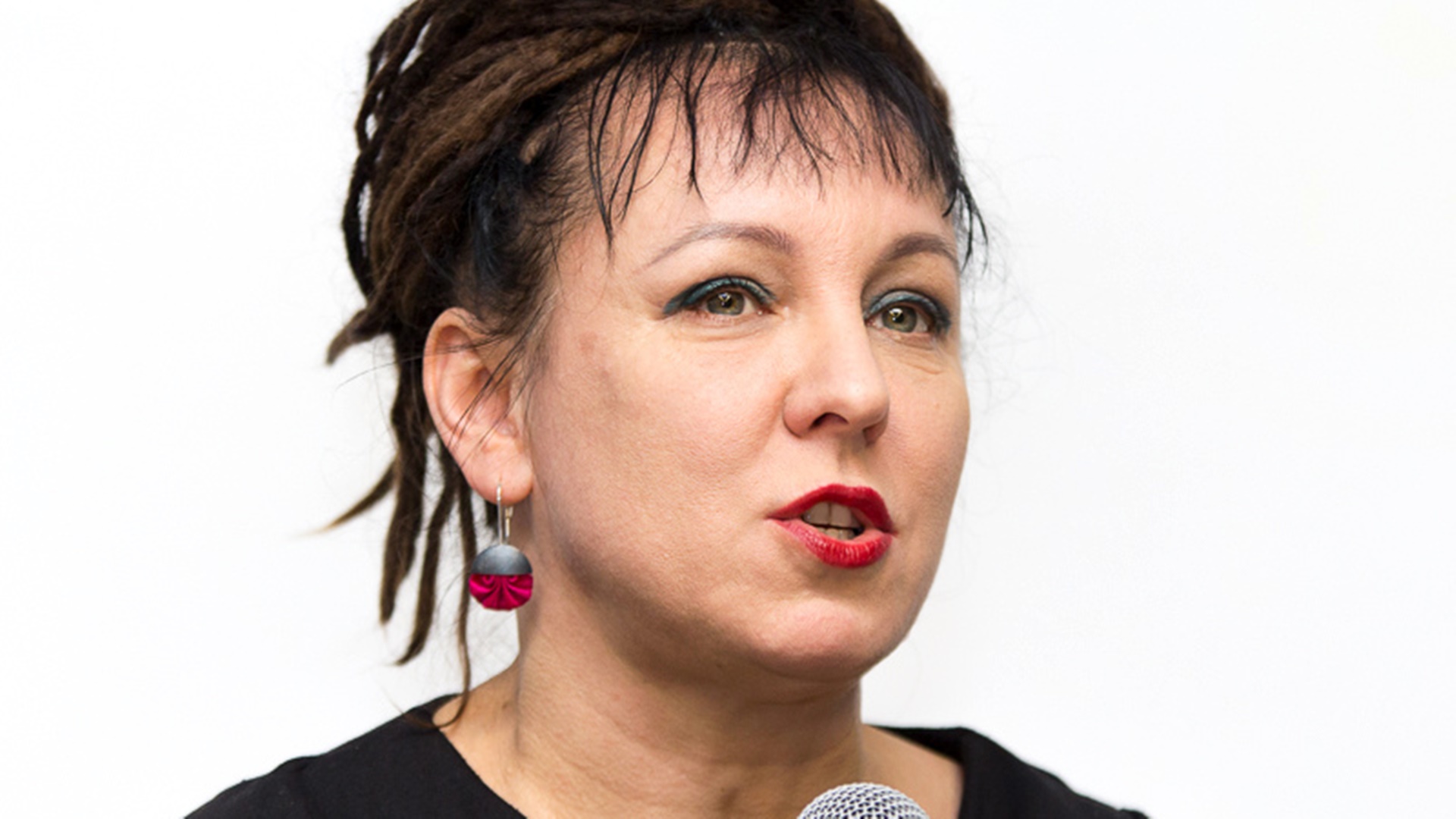 Olga Tokarczuk odebrała dyplom i medal noblowski z rąk króla Karola XVI Gustawa