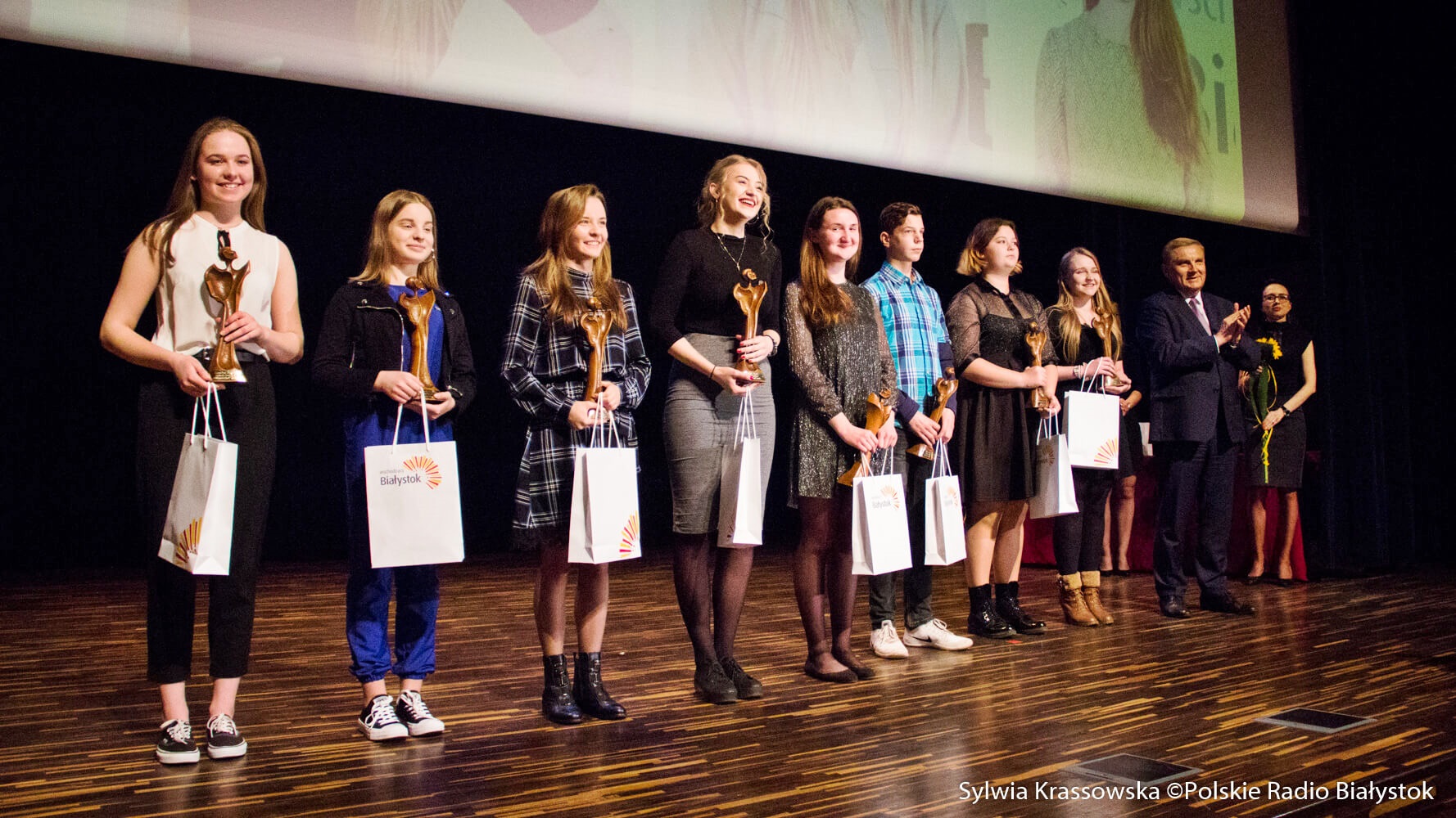 Młodzi wolontariusze nagrodzeni w konkursie "ośmiu wspaniałych", fot. Sylwia Krassowska