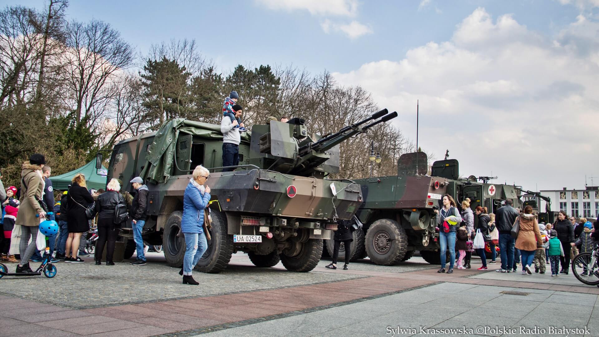 Żołnierze prezentowali w Białymstoku sprzęt wojskowy, fot. Sylwia Krassowska