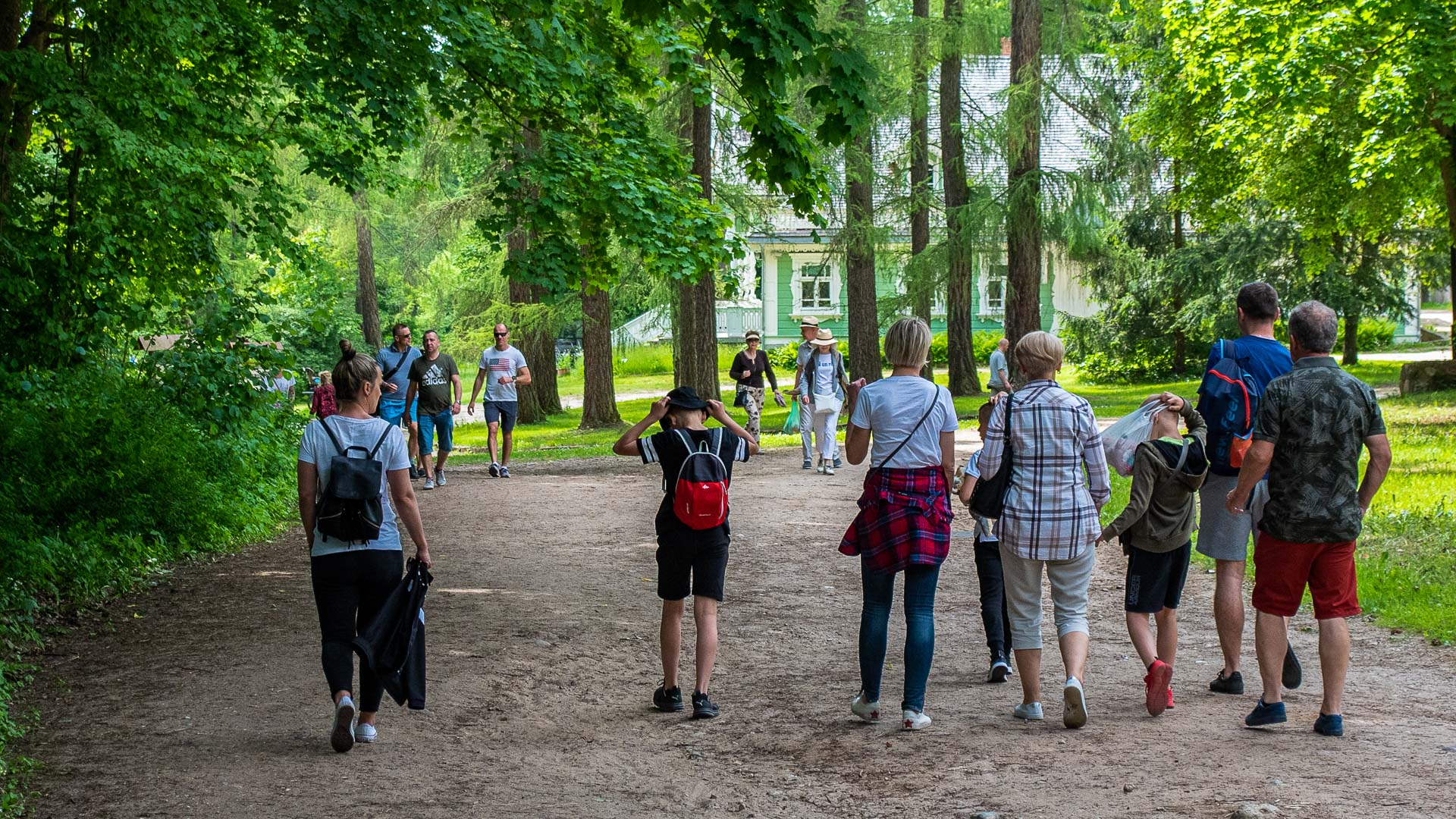Turyści w Białowieży, fot. Adam Janczewski