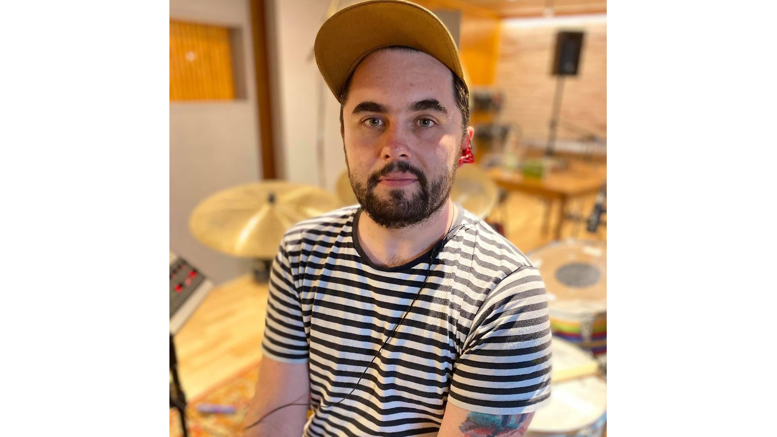 Perkusista Bartosz Nazaruk !pod powierzchnią! w cyklu "Swojacy far away"