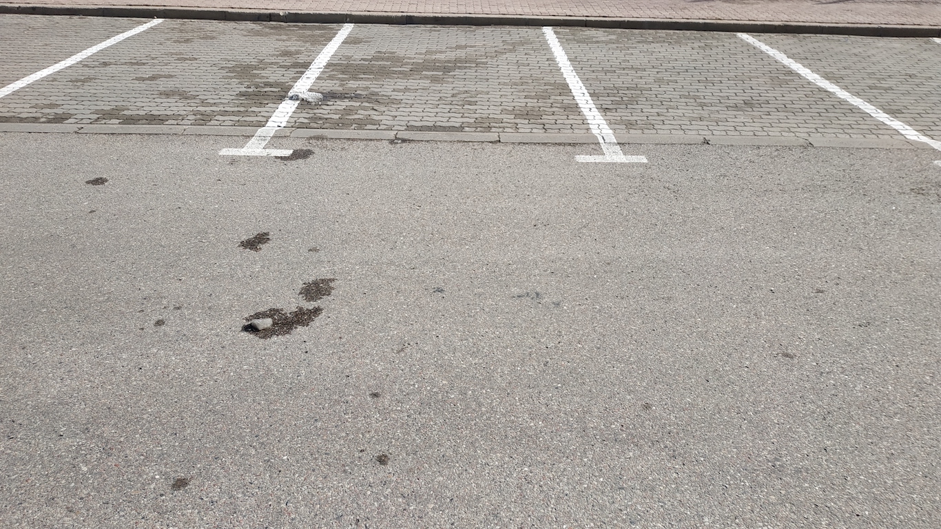 Duże problemy z parkowaniem w centrum Suwałk