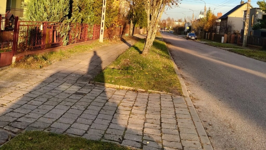 Choć sezon budowlany dobiega końca, Zarząd Dróg i Zieleni w Suwałkach nie zwalnia tempa