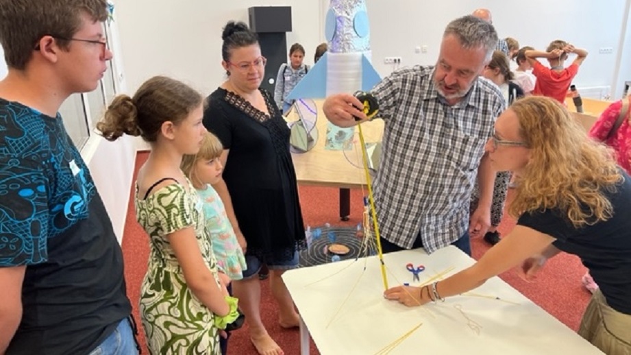 Nietypowe wieże powstawały w Strefie Odrywania Wyobraźni i Aktywności w Suwałkach