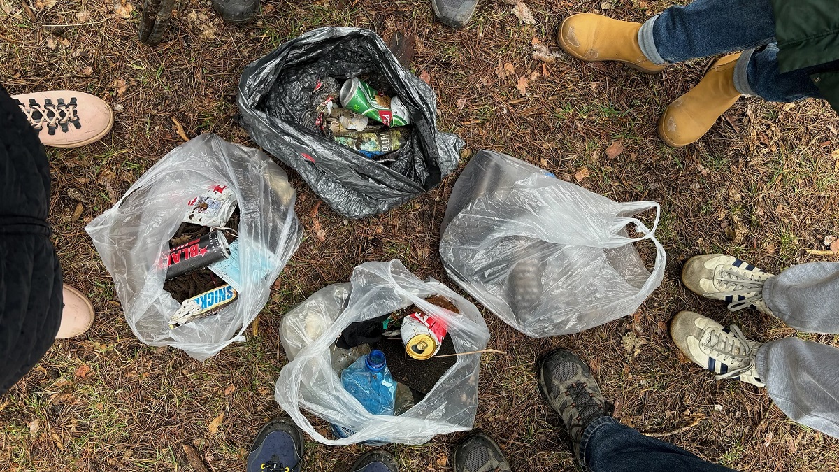 Mieszkańcy Suwałk i okolicznych miejscowości przyłączyli się do ogólnopolskiej akcji sprzątania lasu