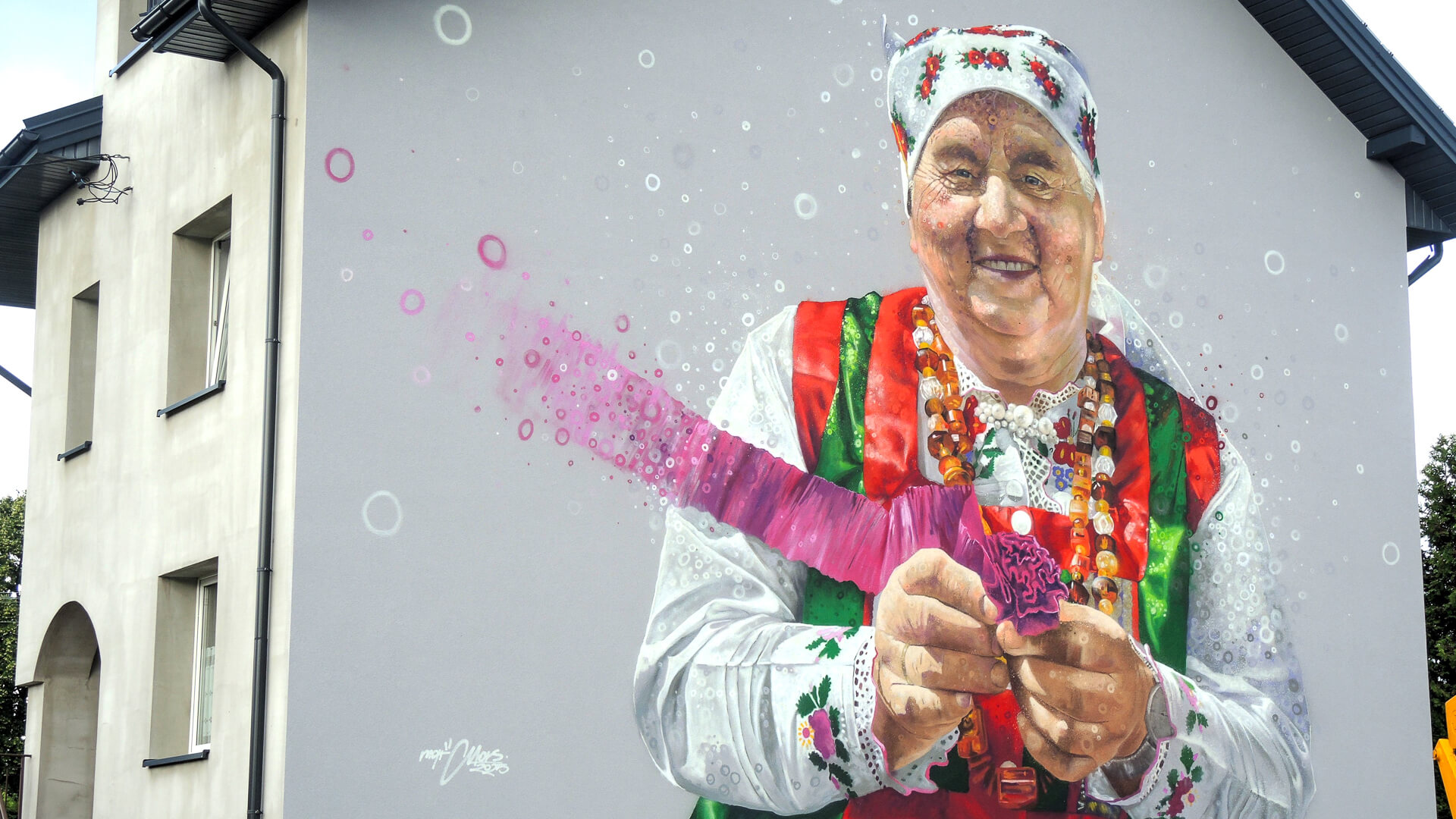 Nowe murale w Nowogrodzie. Sztuka inspirowana kurpiowską tradycją [zdjęcia]