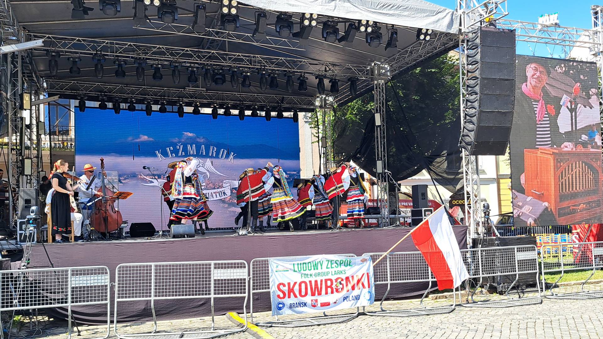 700 artystów wystąpiło na Festiwalu Europejskiego Rzemiosła Ludowego w Kieżmarku - wśród nich były Skowronki z Brańska