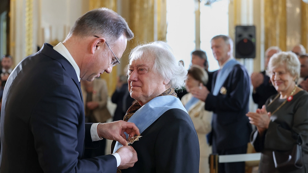 L’éminent chef d’orchestre et compositeur Jerzy Maksymiuk a reçu l’Ordre de l’Aigle blanc