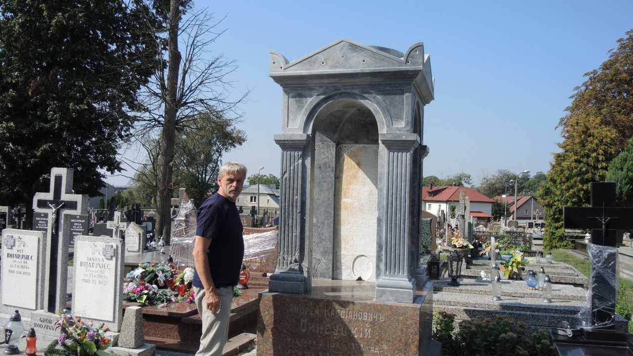 Towarzystwo Przyjaciół Ziemi Łomżyńskiej zajmie się ratowaniem najstarszych nagrobków