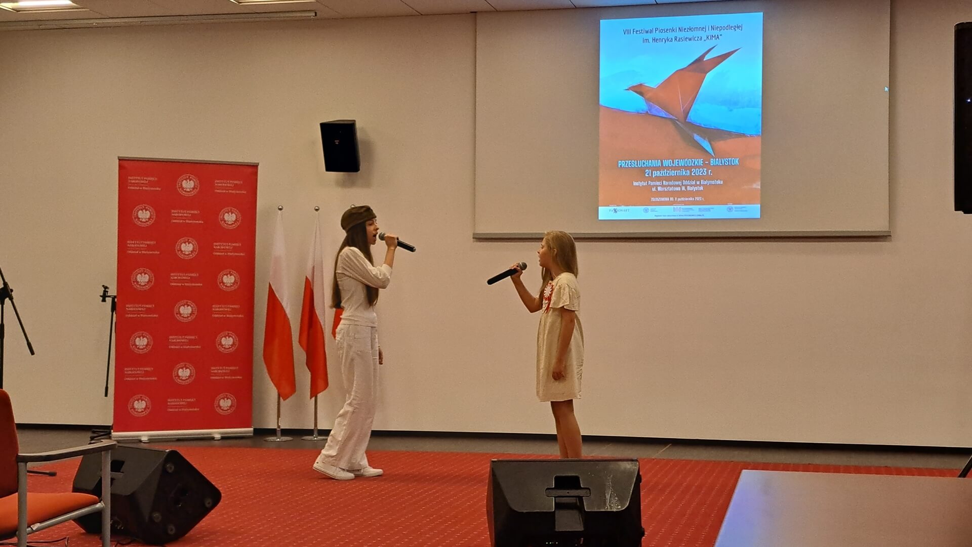 W Białymstoku blisko 40 osób śpiewało utwory partyzanckie i patriotyczne
