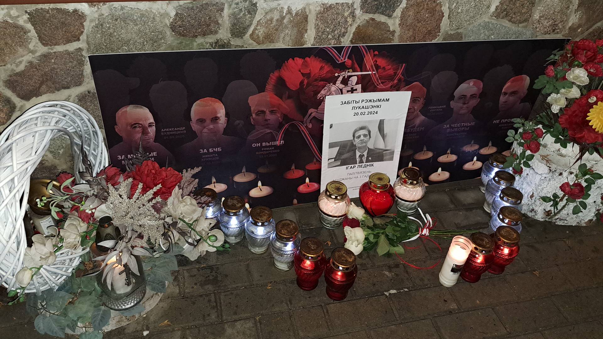 Przed konsulatem uczczono pamięć tragicznie zmarłego białoruskiego opozycjonisty