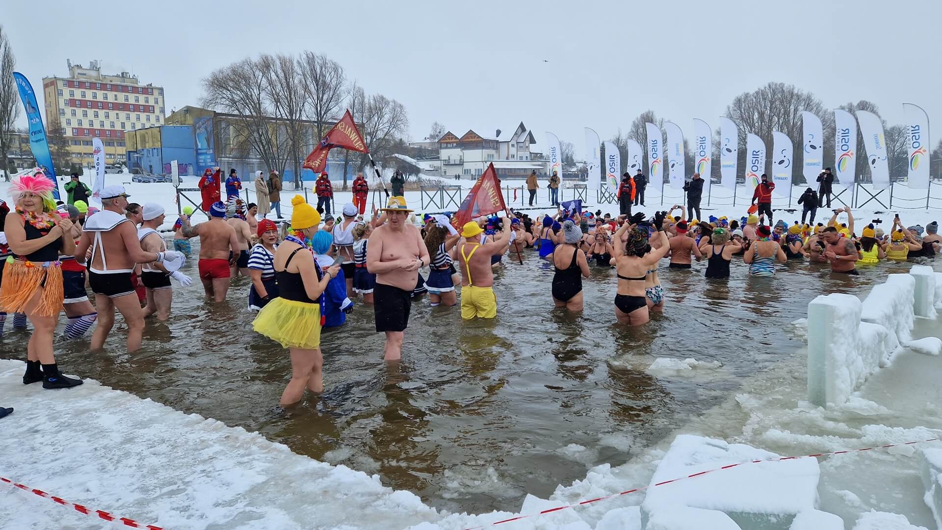 Miłośnicy morsowania wzięli udział w zlocie w Suwałkach