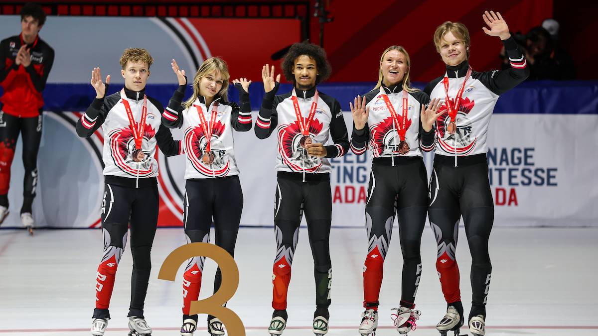 Polska sztafeta mieszana z brązowym medalem na World Tourze w short tracku w Montrealu, 19.10.2025, fot. PZŁS